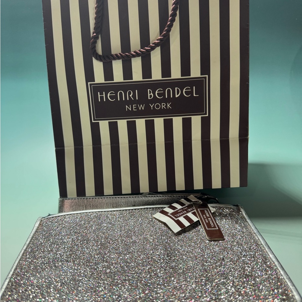 Henri Bendel Flat As A Pancake-Glitter Wristlet (NWT) - Picture 8 of 13